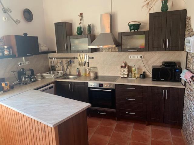 Erd - Csendes, Kenyelmes Csaladi Haz Appartement Buitenkant foto