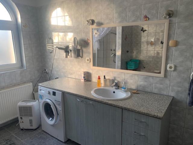 Erd - Csendes, Kenyelmes Csaladi Haz Appartement Buitenkant foto