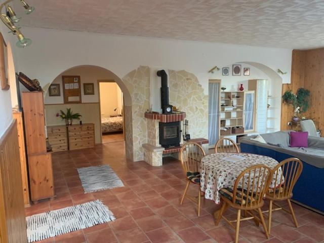 Erd - Csendes, Kenyelmes Csaladi Haz Appartement Buitenkant foto
